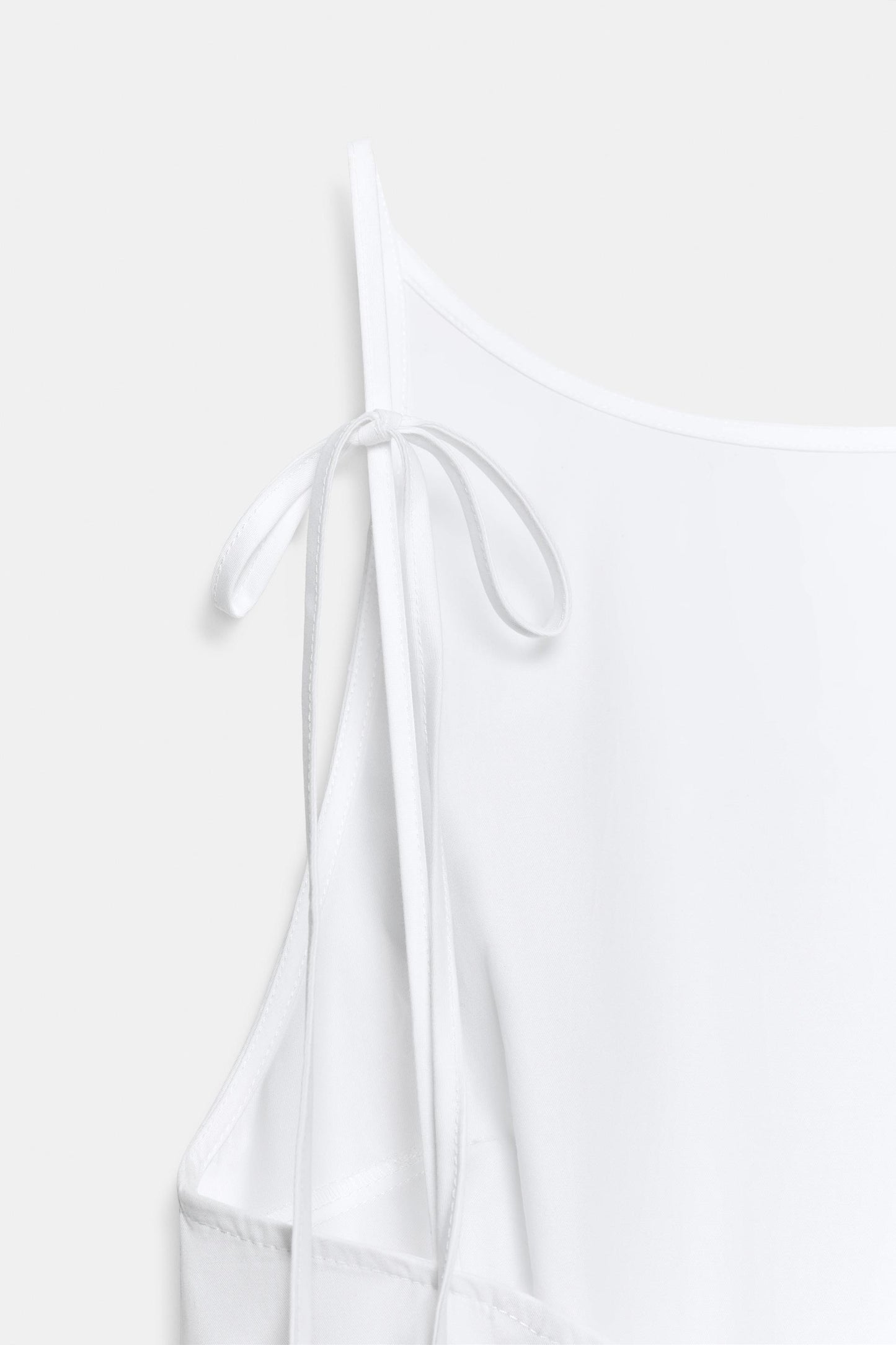 #F4F6FA, Blanc