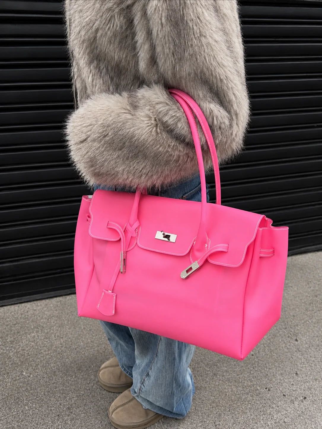 #DE4E75, Cherry Blush